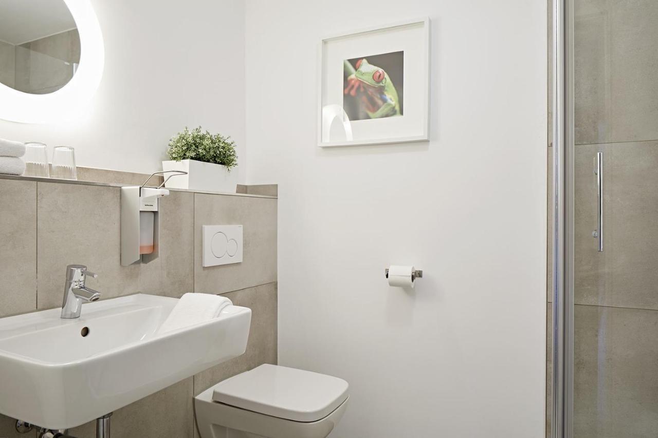 Nonstop Hotel Augsburg - Ubernacht - Hostelhotelhome Exteriör bild