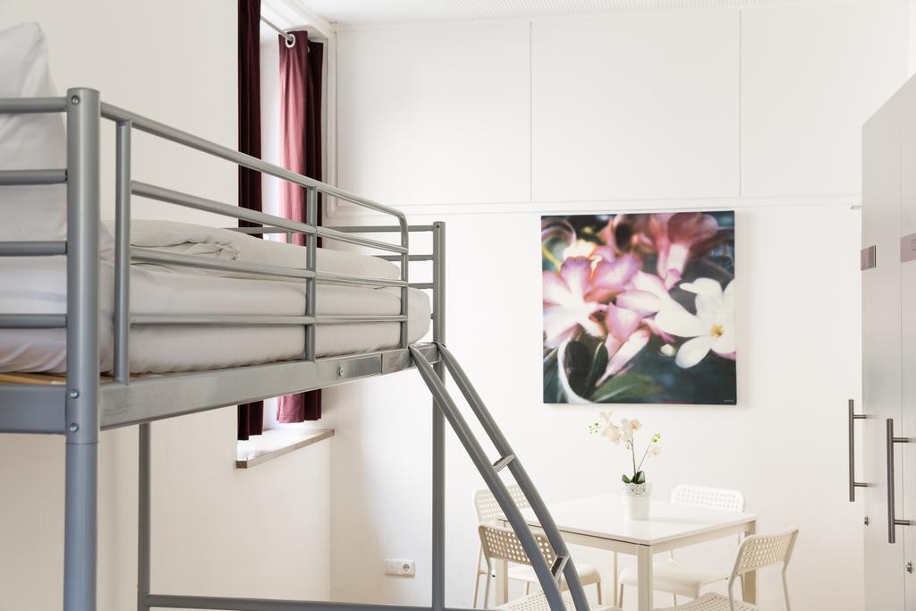 Nonstop Hotel Augsburg - Ubernacht - Hostelhotelhome Exteriör bild