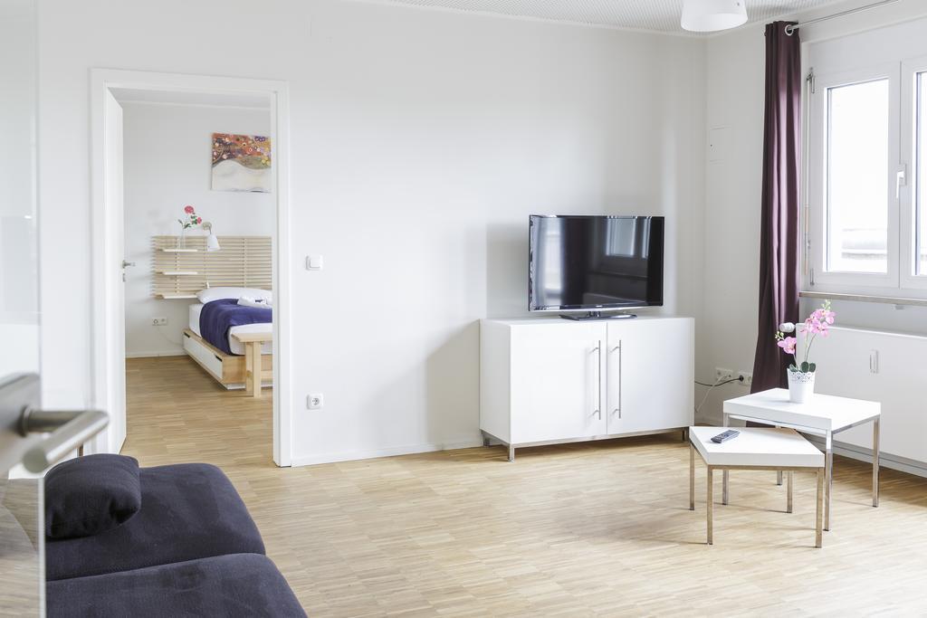 Nonstop Hotel Augsburg - Ubernacht - Hostelhotelhome Exteriör bild
