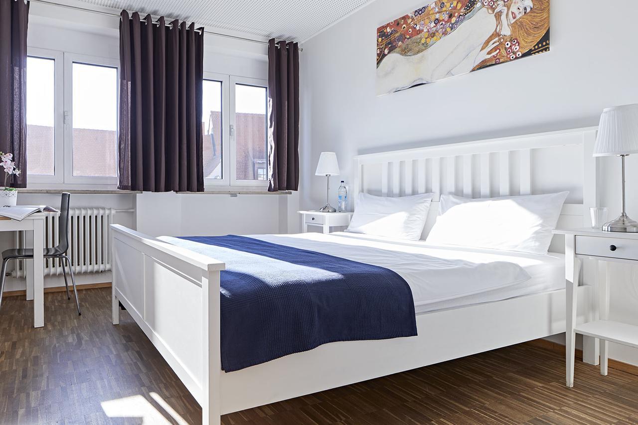 Nonstop Hotel Augsburg - Ubernacht - Hostelhotelhome Exteriör bild